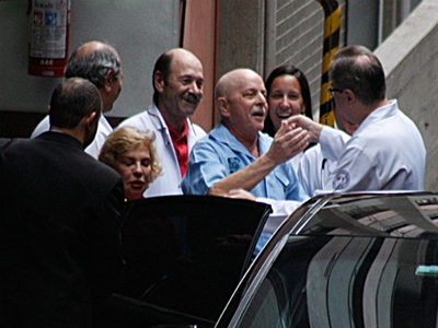 Após uma semana internado, Lula deixa hospital em SP