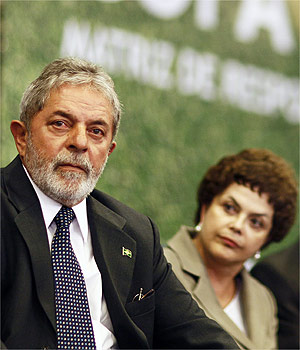 Dilma e Lula desembarcam em Minas em busca de votos