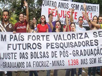Mestrandos e doutorandos da Fiocruz e da UFMG protestam na Pampulha