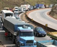 Ministério Público quer menos caminhões na BR-381