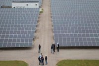 Usina que produz 25% da energia solar do país começa operação comercial
